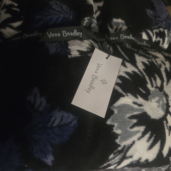 Vera Bradley Frosted Floral Design  blanket NWT - Picture 6 of 6